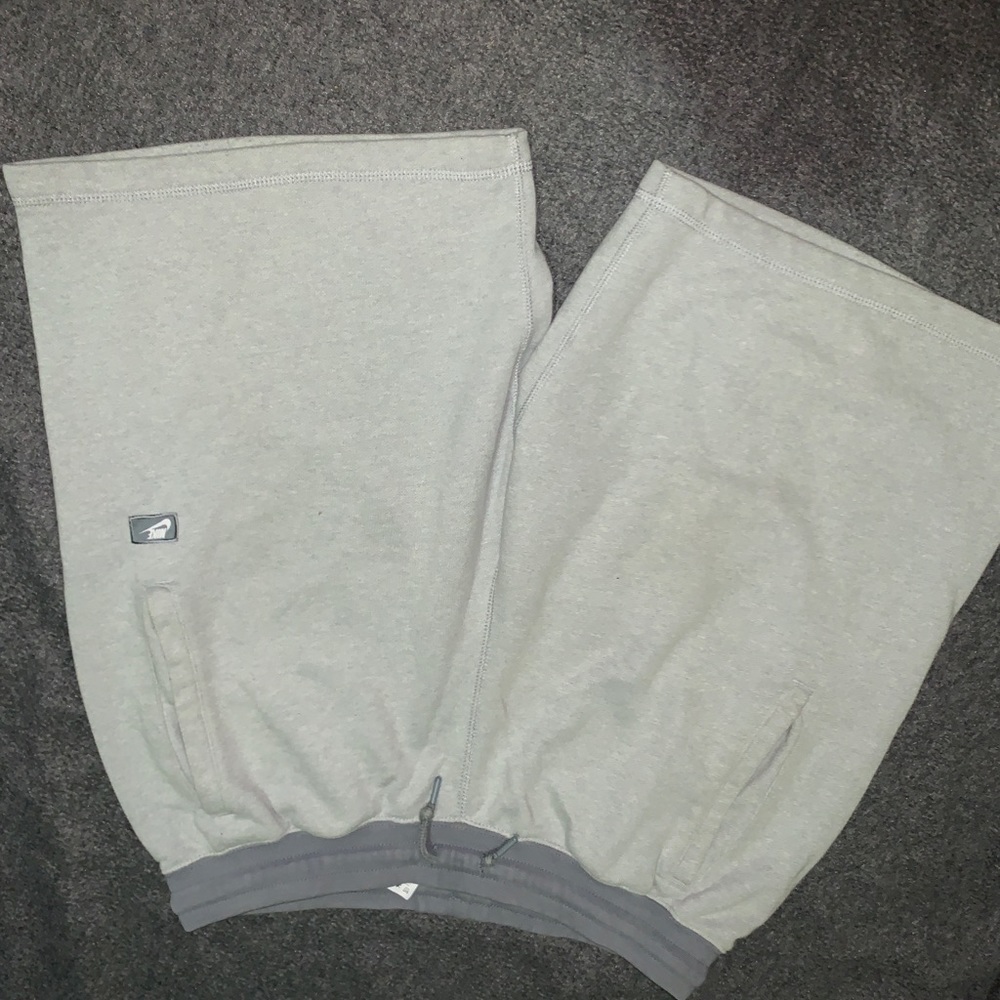 Nike shorts light grey sz large preowned